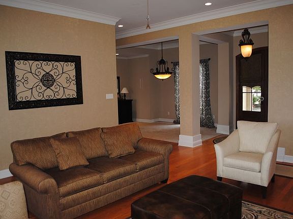 4th image of 64 Emory Ct