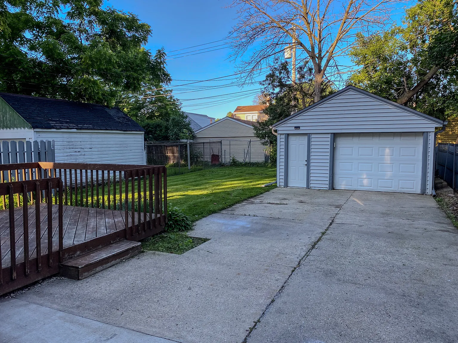 3 bed, 1.5 bath, 1392 sqft, $2,245 — Photo 2
