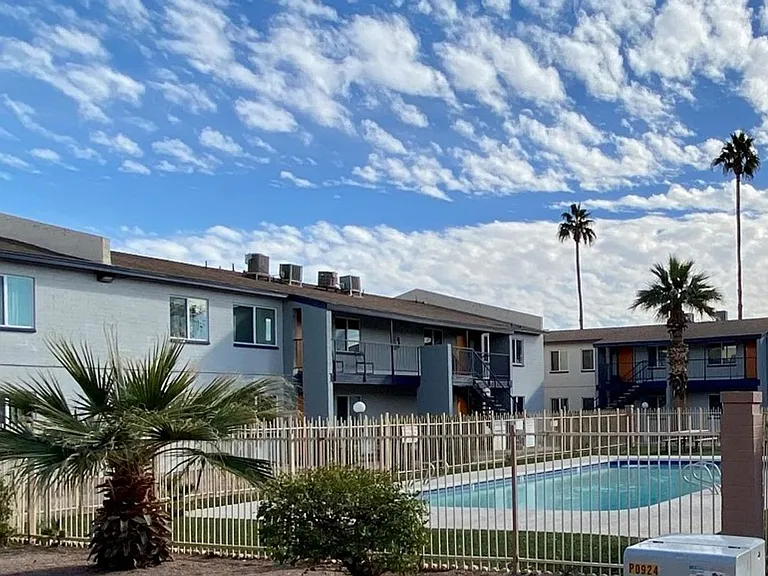 Golden Key Apartments — Photo 10