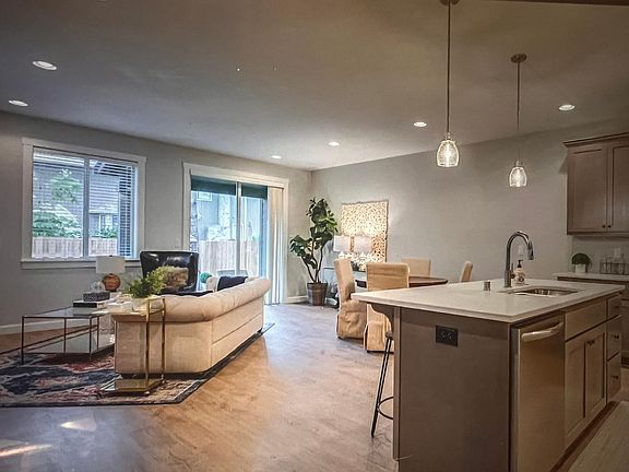 3rd image of 16506 SE 40th Cir