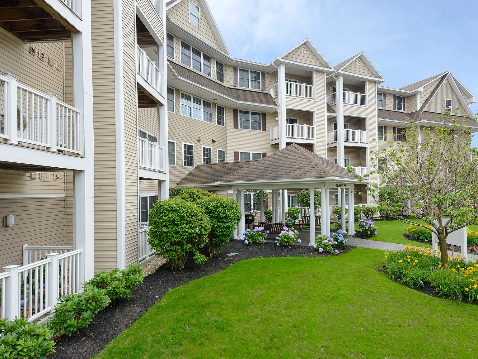 Nexxus Apartments — Photo 1