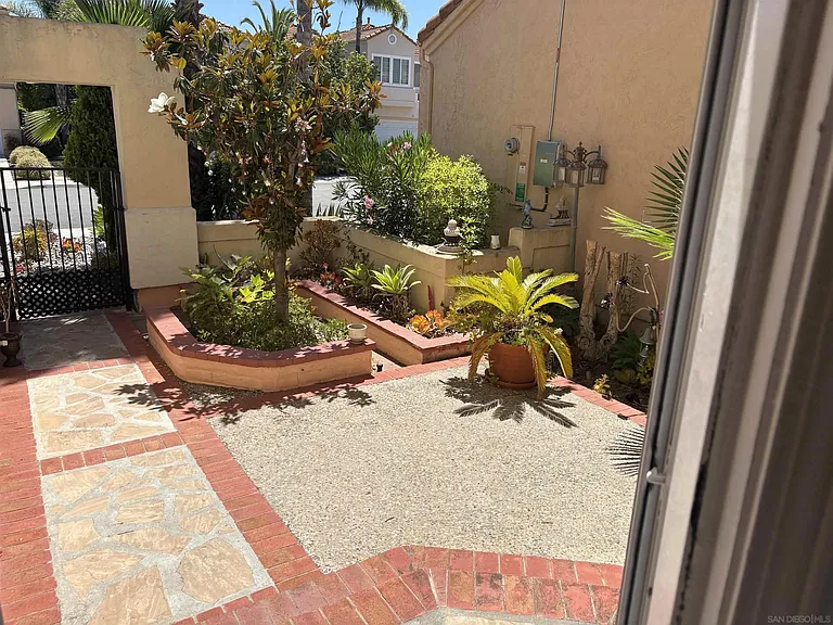 17972 Pueblo Vista Ln — Photo 3