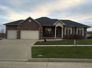 6152 Beechtree Dr, West Des Moines, IA 50266