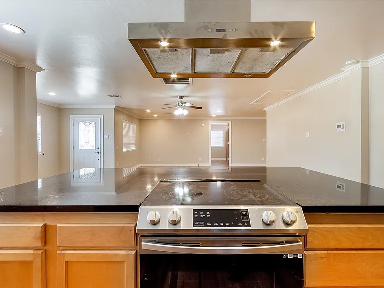 2098 Harland Dr — Photo 12