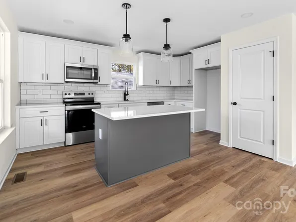 807 2nd St SE, Hickory, NC 28602