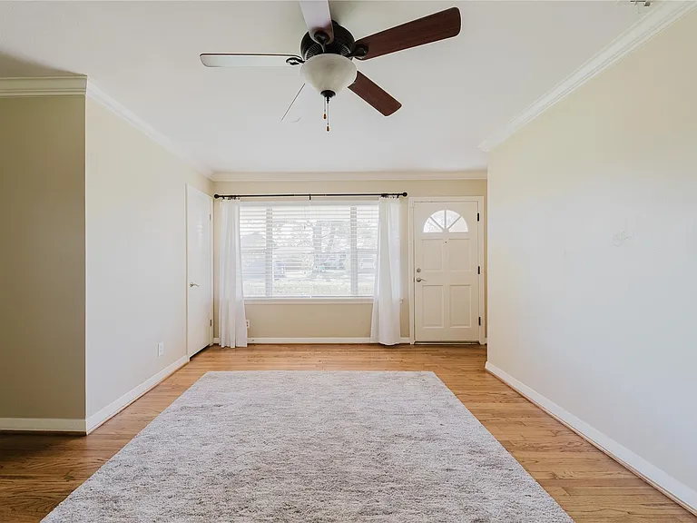5210 De Lange Ln — Photo 5