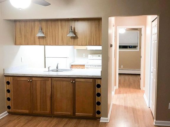5th image of 15075 Hubbard St APT 11