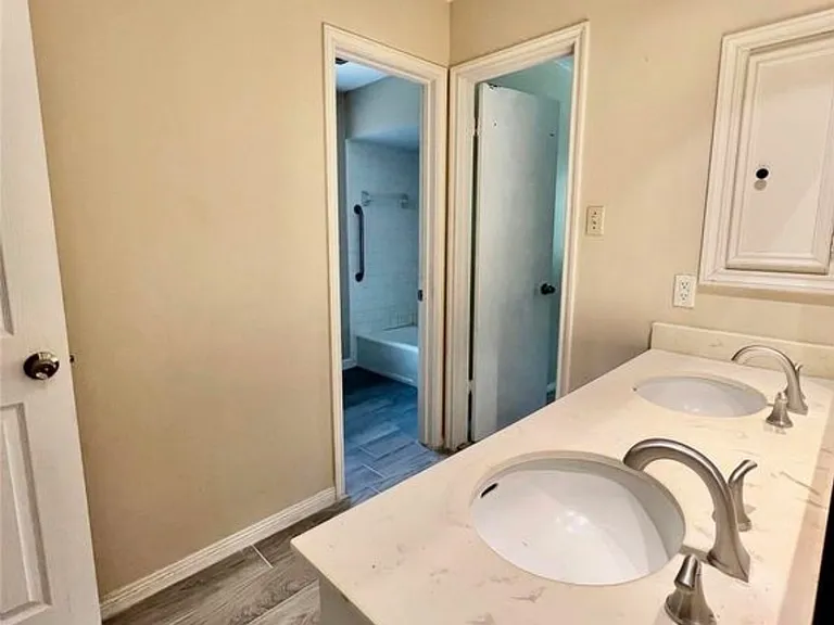 13719 Foxmoor Ln — Photo 9