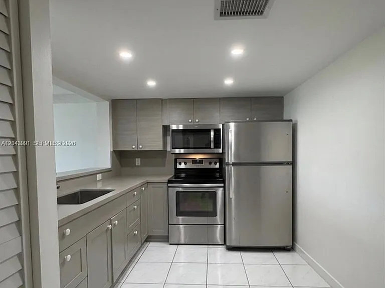2055 SW 122nd Ave #327 — Photo 2