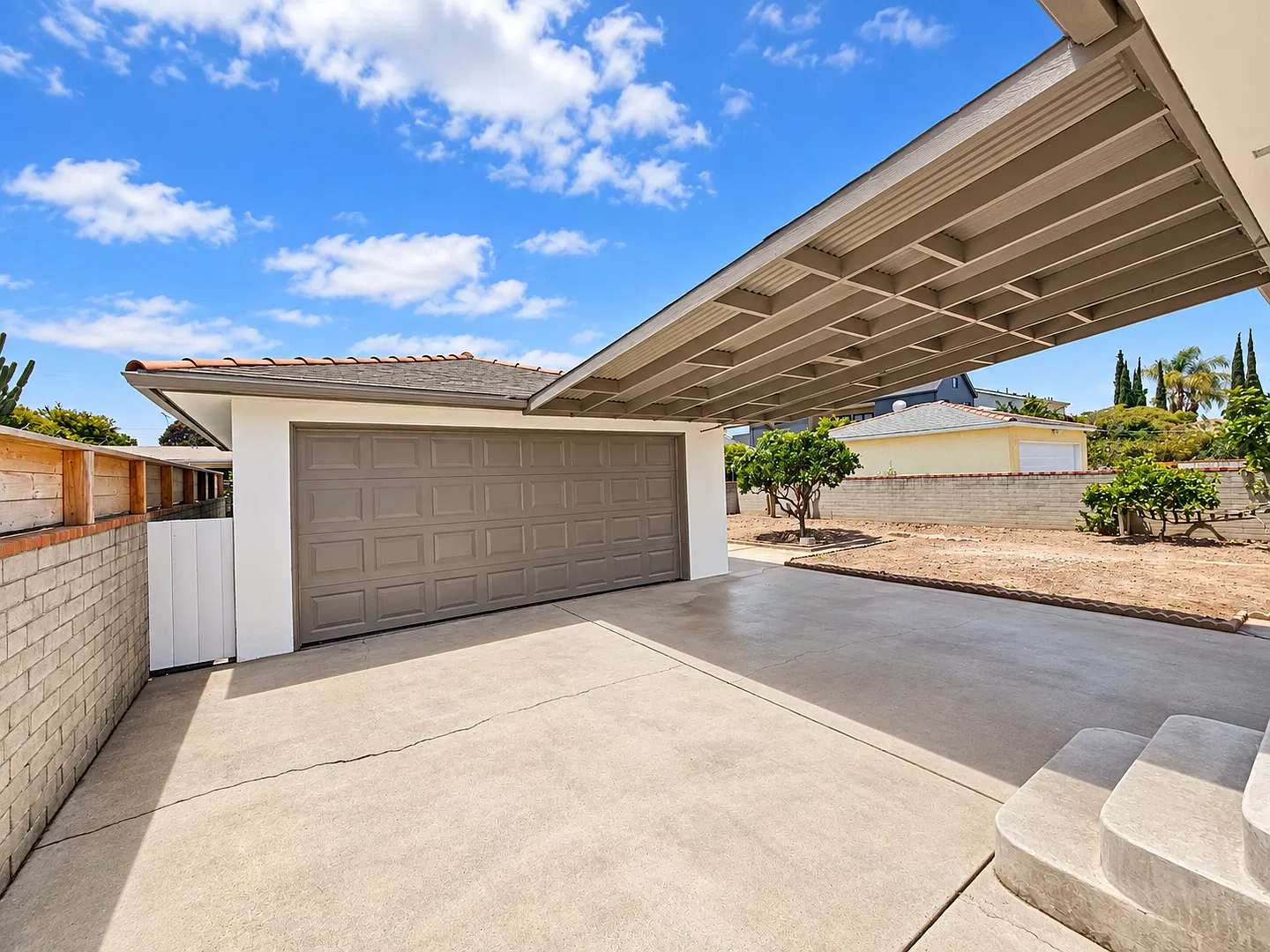 Fully renovated 4 bed 2 bath! — Photo 2