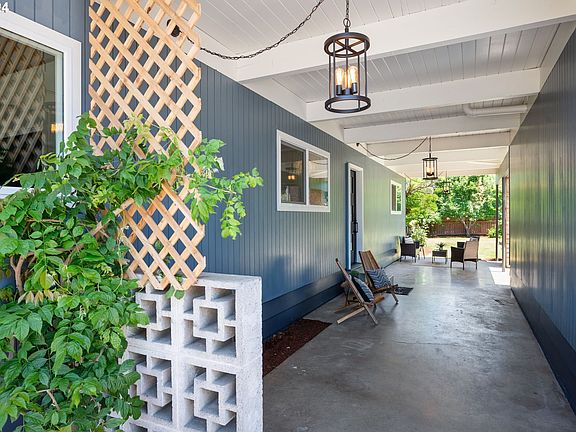 2nd image of 5204 SE La Mesa Way