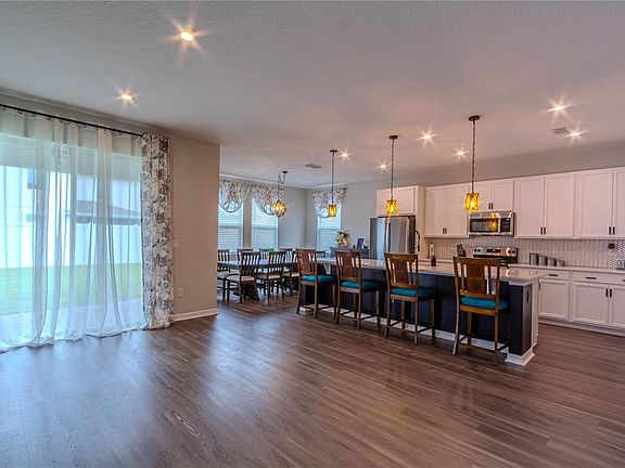3rd image of 1261 LONE PALM WAY