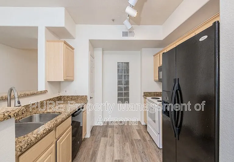 420 W 1st St #321 — Photo 6