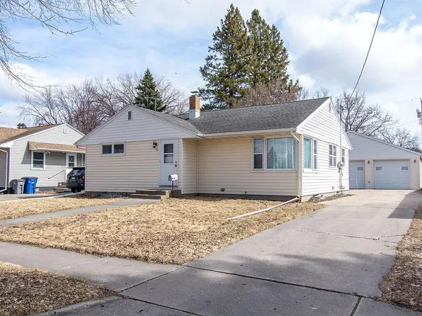 1626 3rd St S, Moorhead, MN 56560