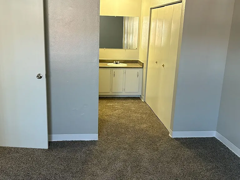 Prospect Pointe Apartments — Photo 63