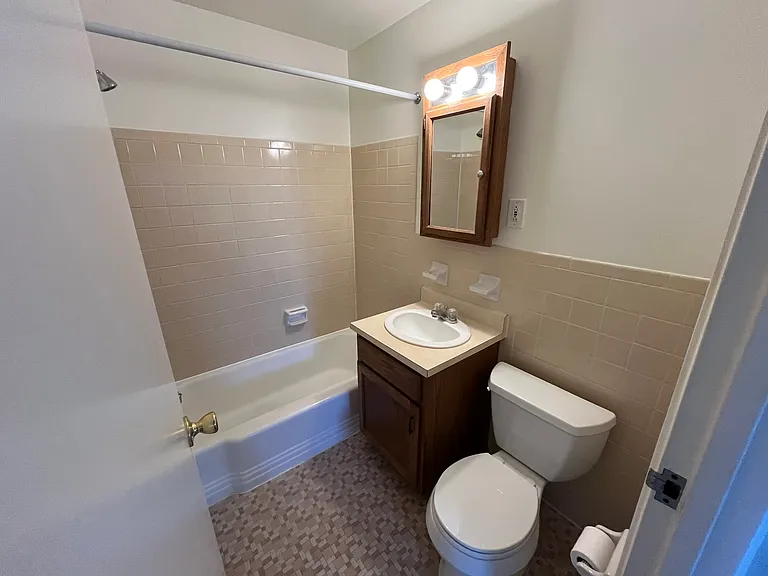 323 W Pennsylvania Ave #D — Photo 16