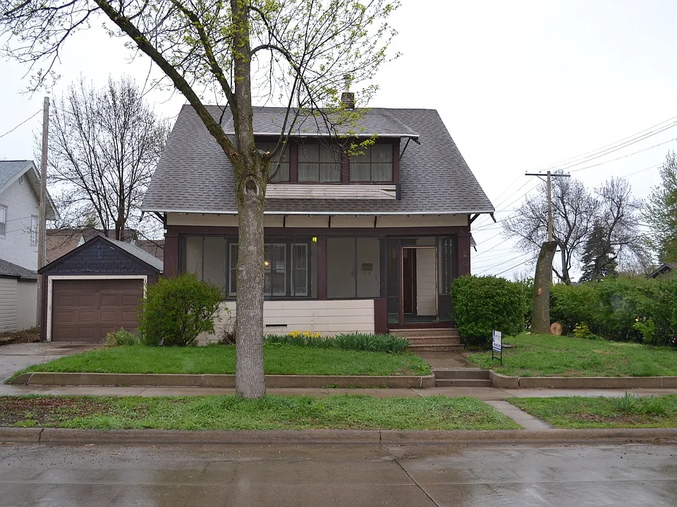 202 E 18th St