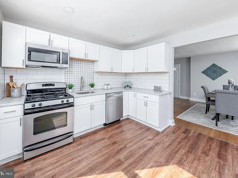 534 Blanchard Ave — Photo 2