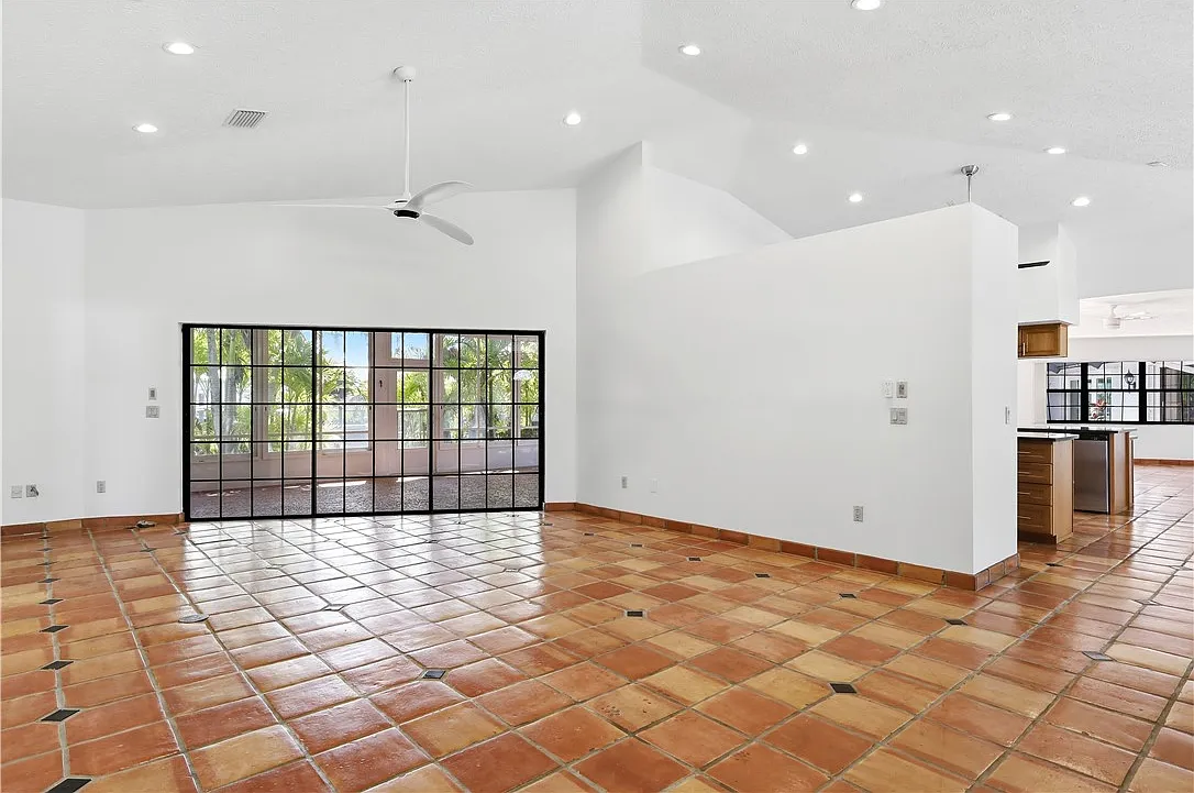 3 bed, 3.5 bath, 3441 sqft, $7,000 — Photo 3