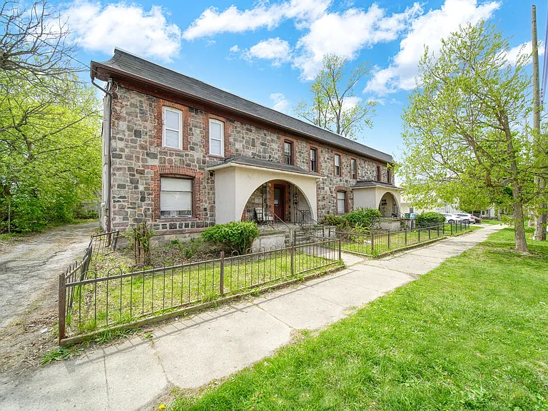 818 Eureka St #818.5 — Photo 12