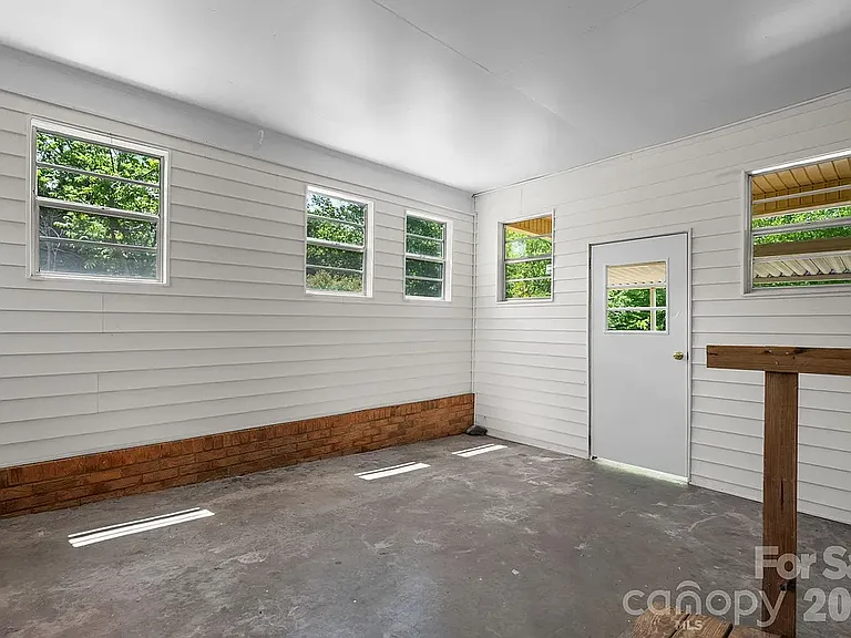 1852 Skyland Dr — Photo 10