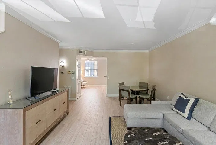 3 bed, 1890 sqft, $6,495 — Photo 3