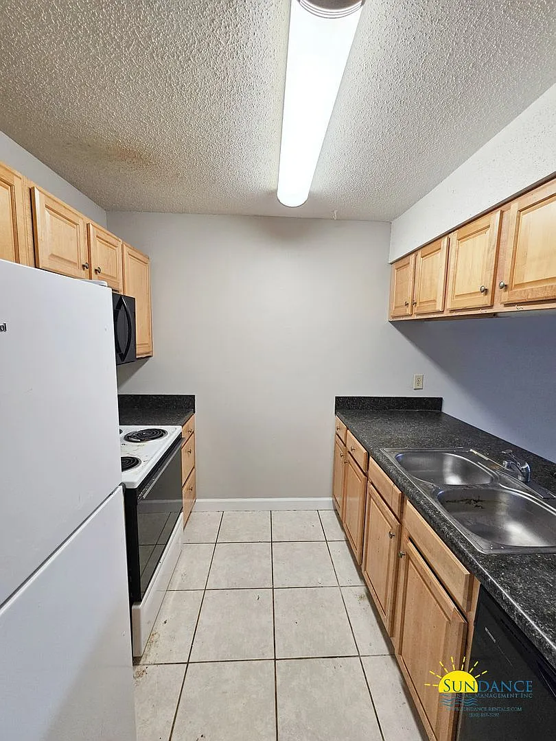 Charming 2-Bedroom Apartment in Fort Walton Beach Close to Bases, Shopping & Dining! — Photo 2
