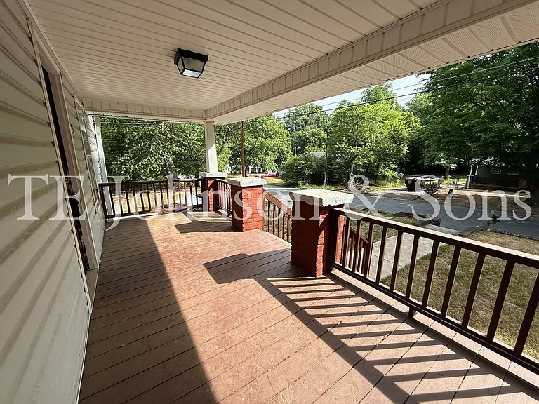 526 Chandler St — Photo 2