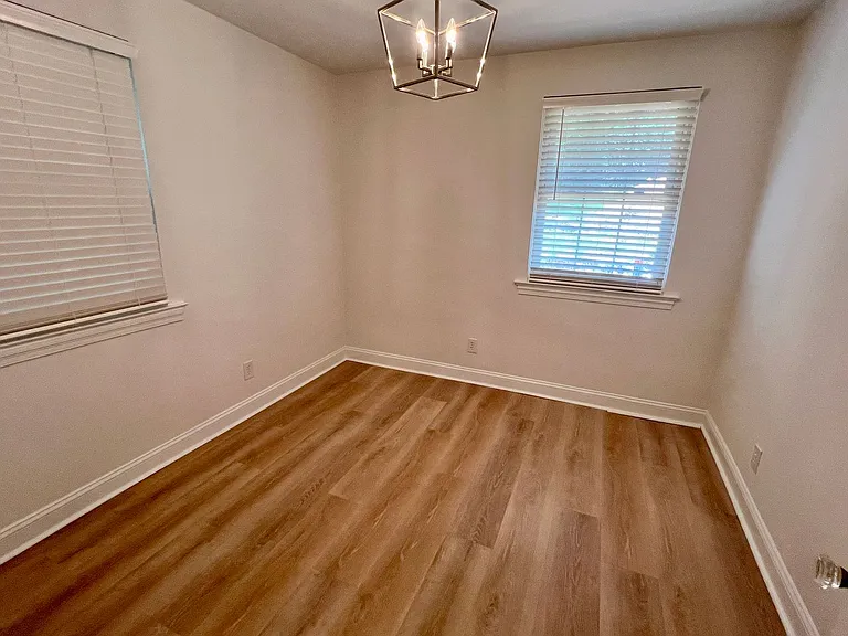 2906 Lincoln St — Photo 7