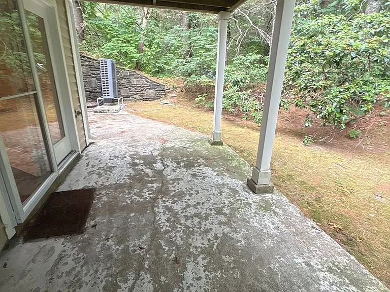 401 Browning Ln — Photo 24