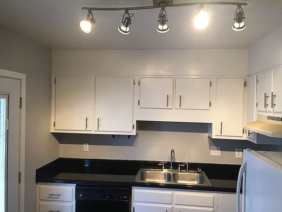 3rd image of 3630 Clairmont Ave #36325
