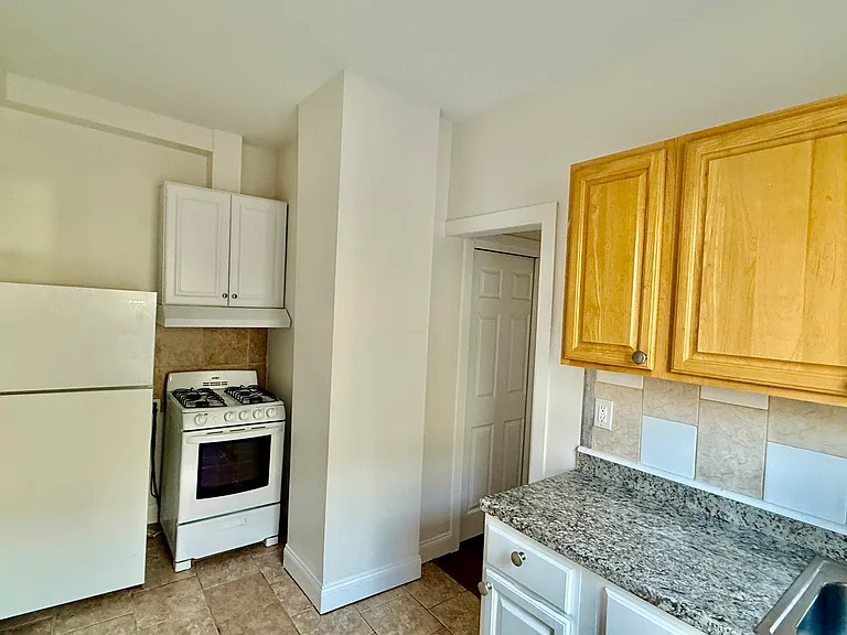 137 Lake Ave #2W — Photo 3