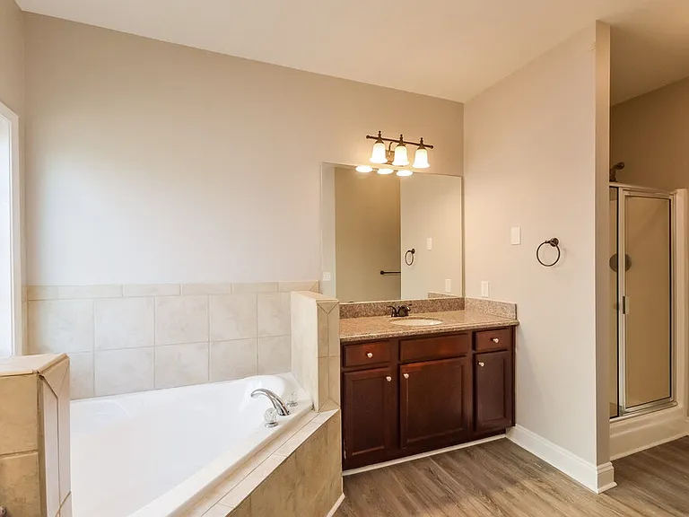 90 Riverstone Dr — Photo 13