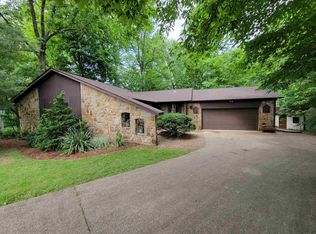 916 N Park Ridge Ct, Bloomington, IN