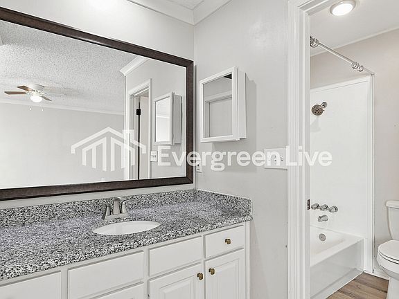 4th image of 116 Shenandoah Rd N