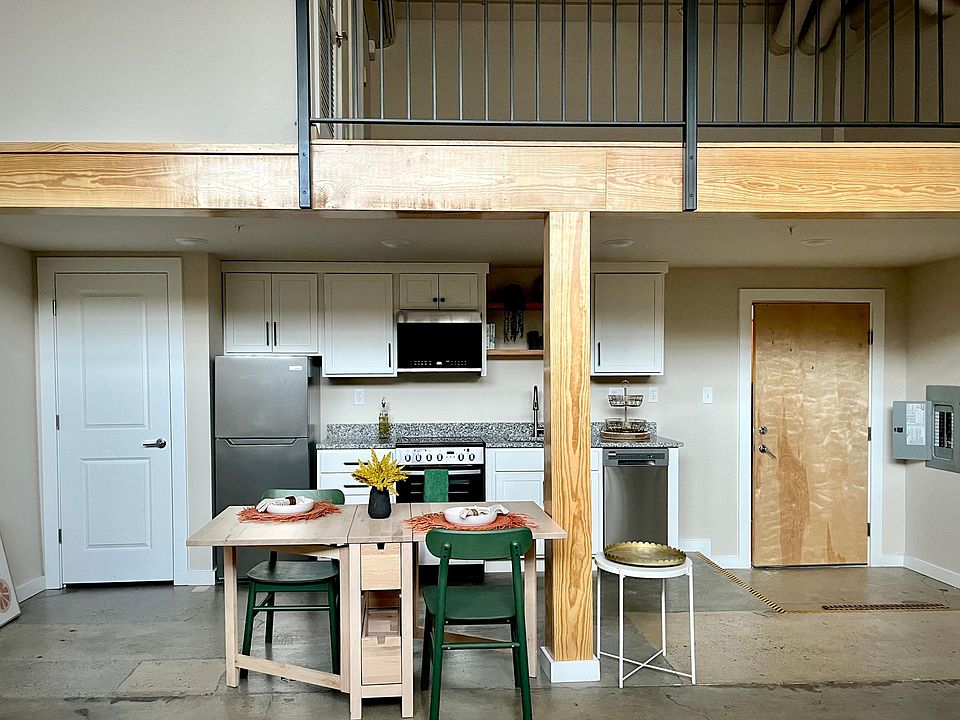 110 W Hampton St 225, Staunton, VA 24401 Zillow