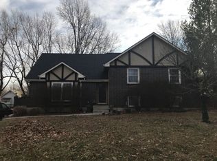 1000 SW 17th St, Blue Springs, MO 64015