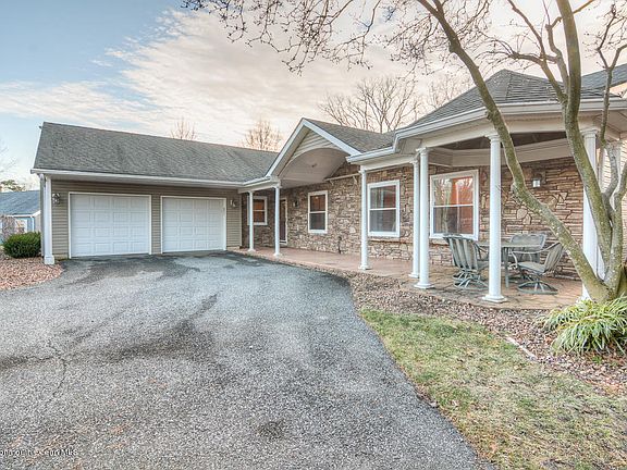2nd image of 904 Cherry Cove Ct