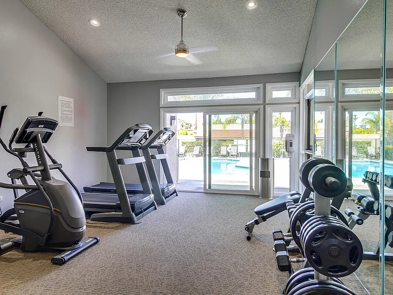 Harbor Cliff Apartments — Photo 26