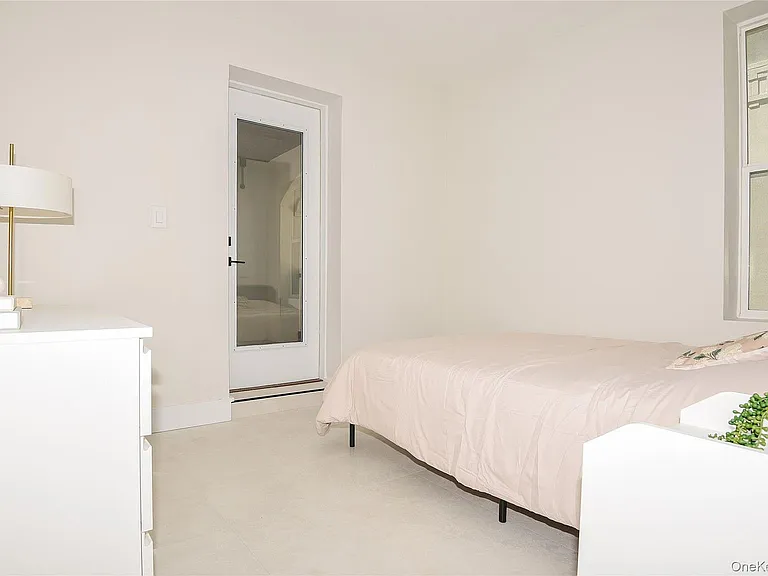 315 West Broadway — Photo 41