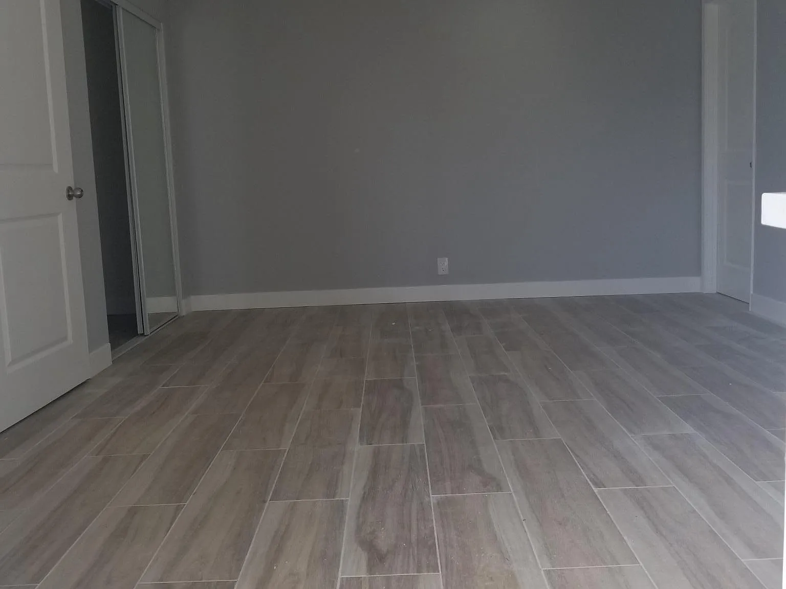 1537 W Woodcrest Ave — Photo 3