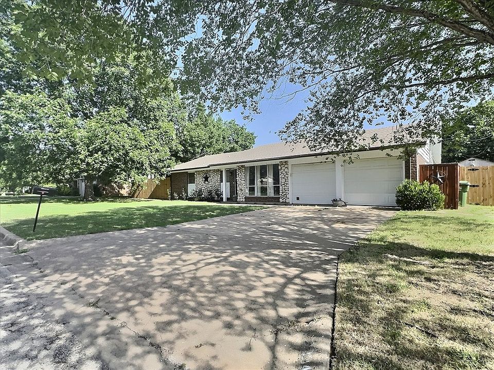 1st image of 2304 SE 10th St