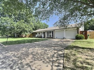 2304 SE 10th St, Mineral Wells, TX 76067