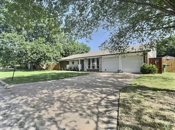 2304 SE 10th St, Mineral Wells, TX 76067