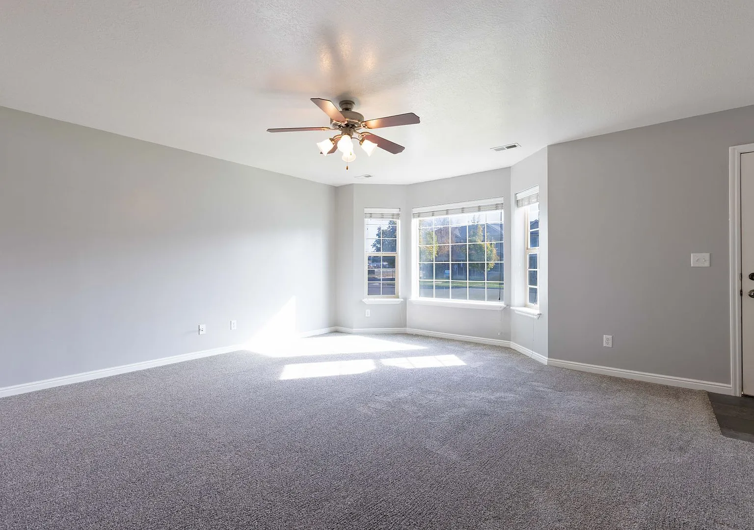 2 Bed 1.5 Bath Townhome with 2 stall garage attached in Rexburg! — Photo 3