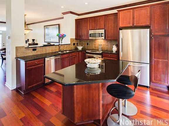 3rd image of 12376 Lakeview Dr N