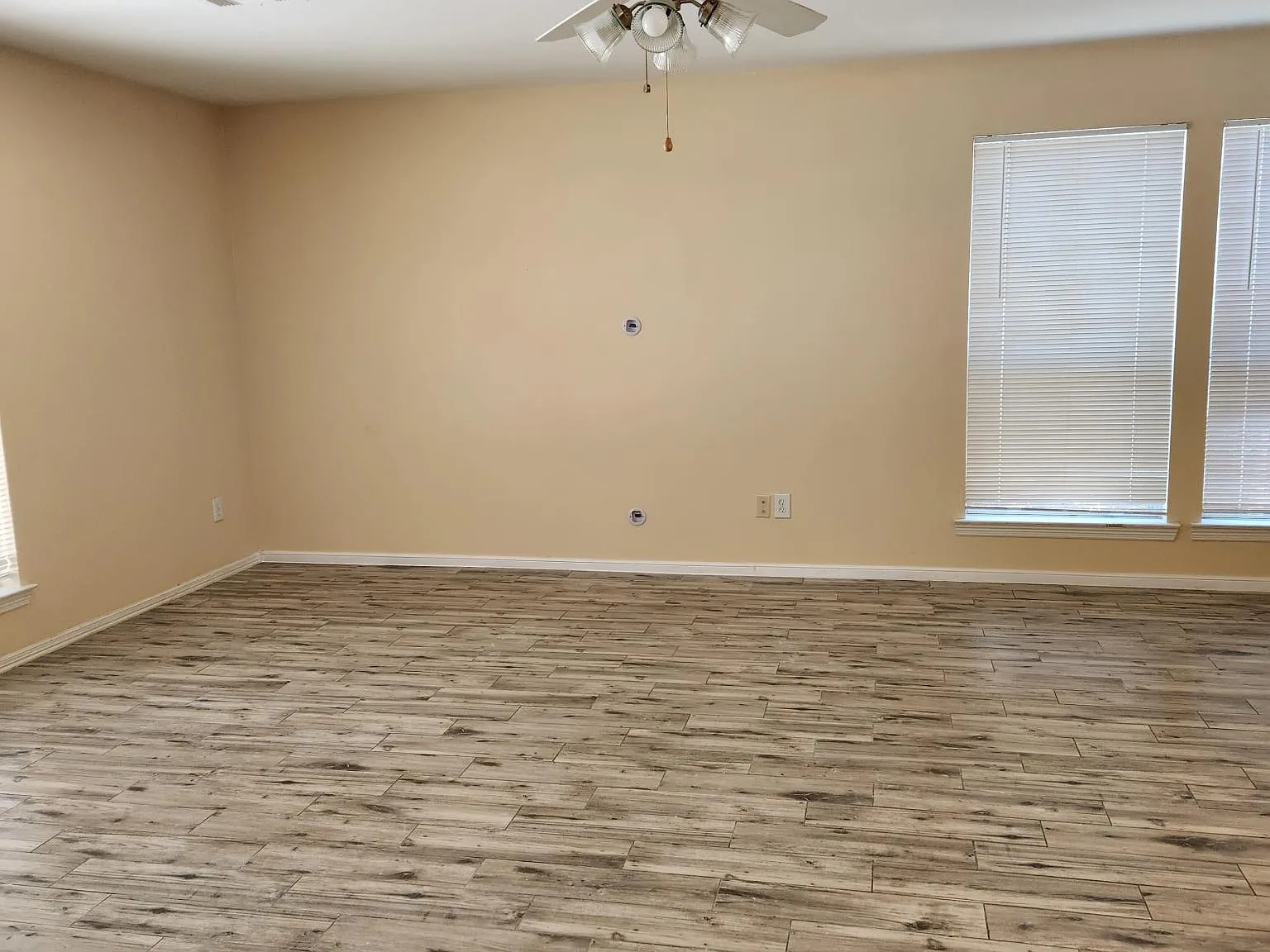 3 bed, 2.5 bath, 1842 sqft, $1,900 — Photo 2