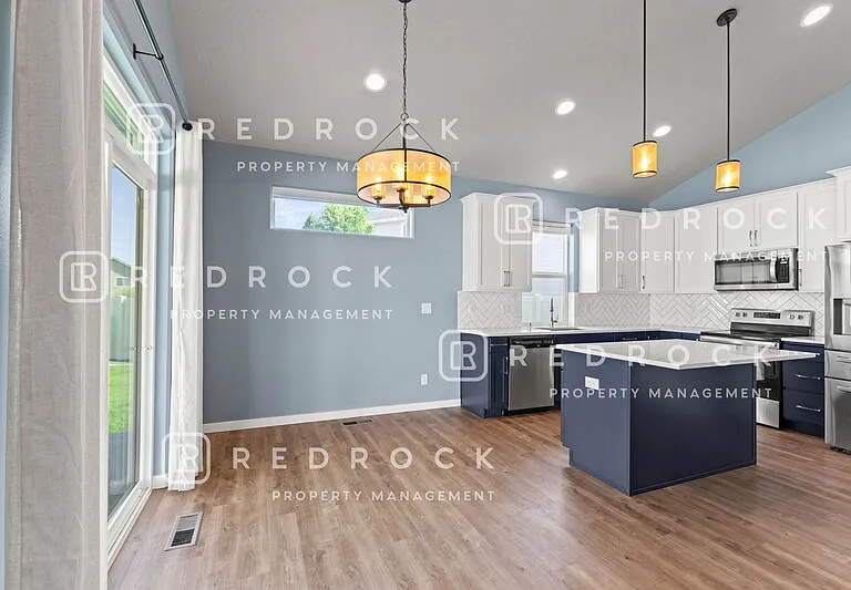 1725 N Meyers Ct — Photo 13