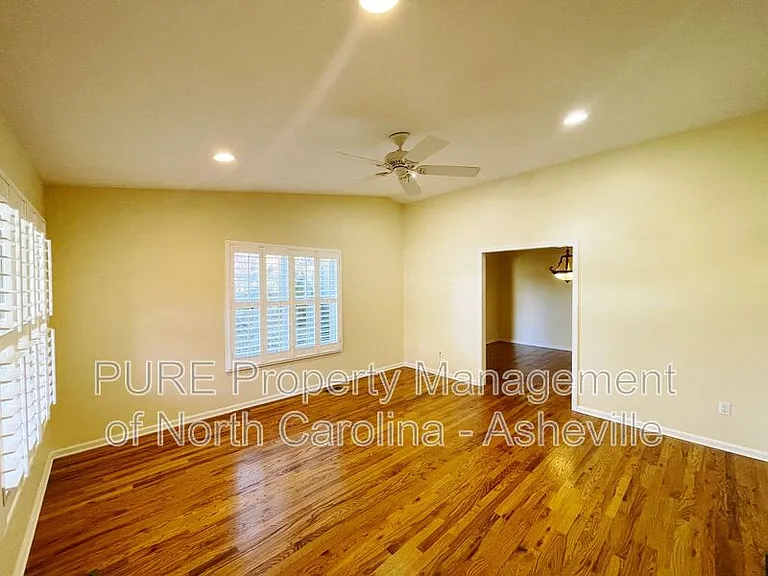 15 Spring Village Ln — Photo 4