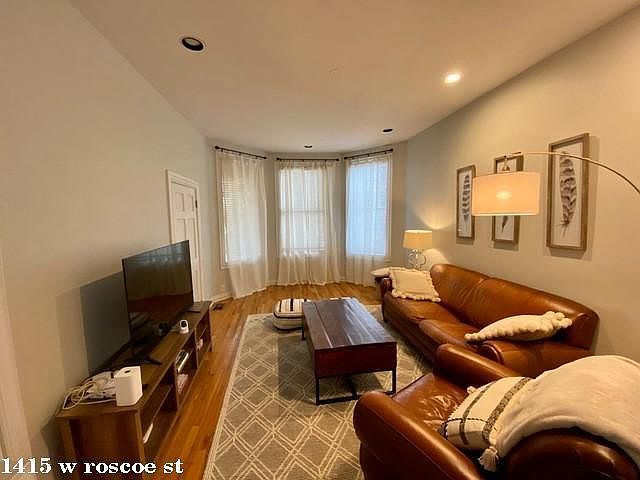 1st image of 1415 W Roscoe St #214